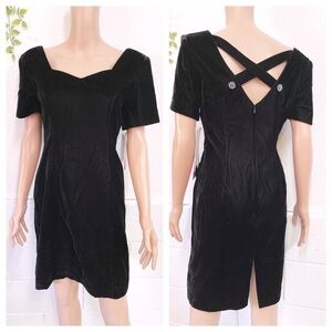 Vintage Black Velvet Formal Dress
New With Tags
Size 6 Petite